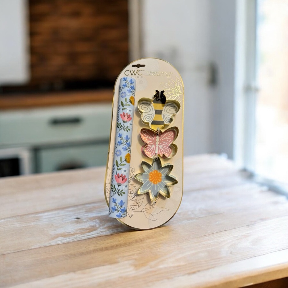 CWC‎ Cook With Color 4 PC Silicone Baking Mat & Cookie Cutters NEW